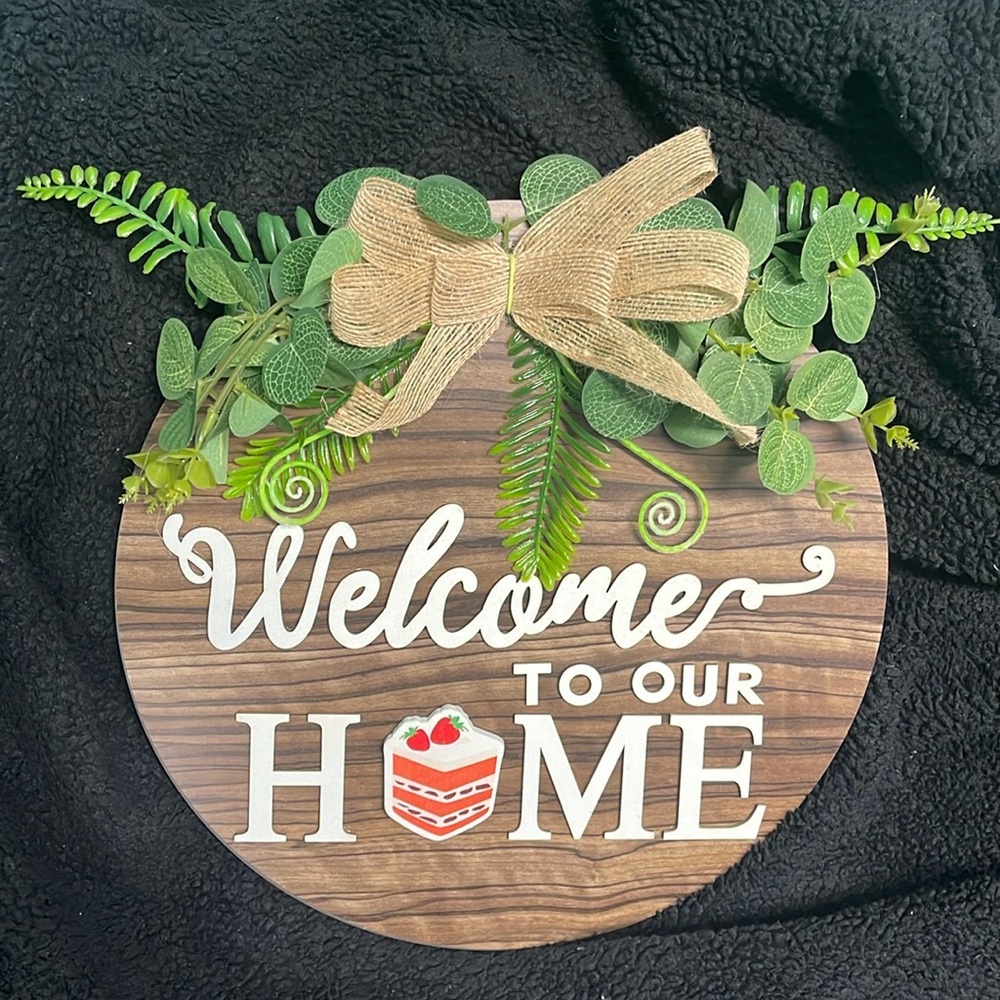 BNWT “WELCOME TO OUR HOME” 12” ROUND DECOR DOOR SIGN WITH 13 CHANGEABLE MAGNETS